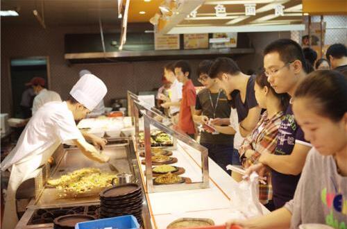 廣州珠江新城上班的白領(lǐng)們是如何解決午飯問題的？